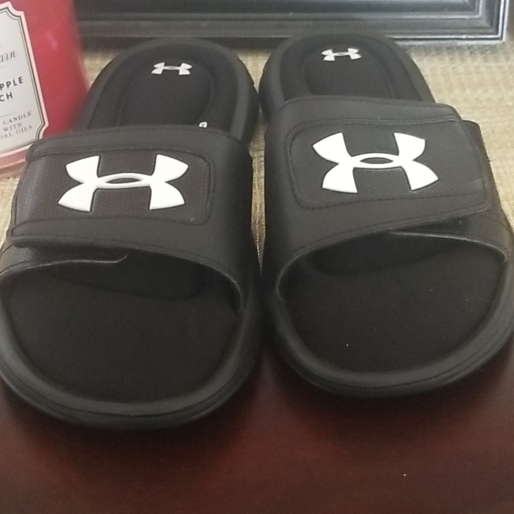 Under Armour 1Y slides. NWOT